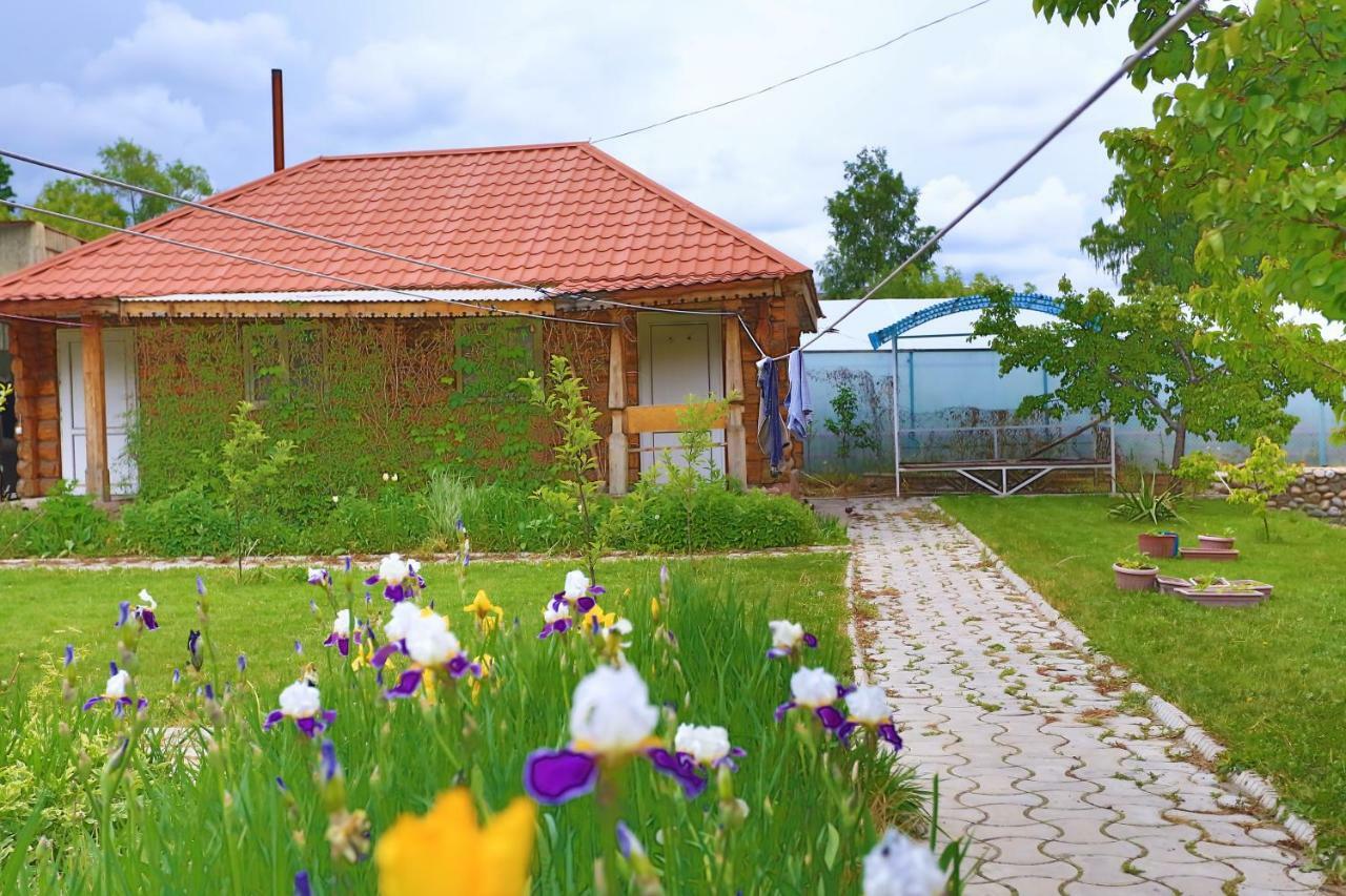 Amir Hotel Karakol Exterior foto